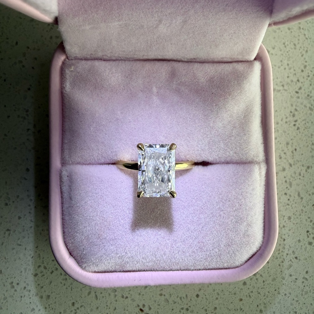 Elegant Gold and Silver Women's Ring